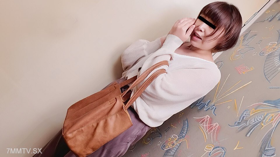 Als ich am Telefon war und Geld an das Gesundheitswesen überwies, war ich mit einer Trennwand verheiratet, sodass ich Creampie-Sex hatte.在线观看