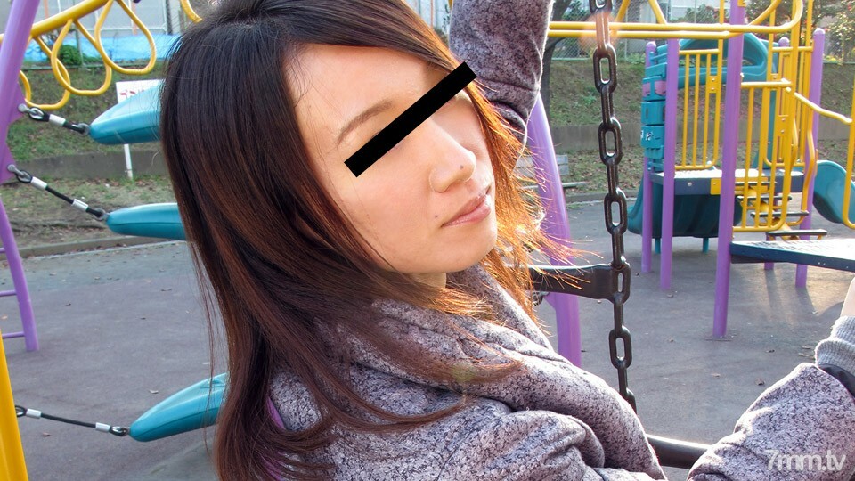 剛毛で巨大なクリトリスを持つ熟女