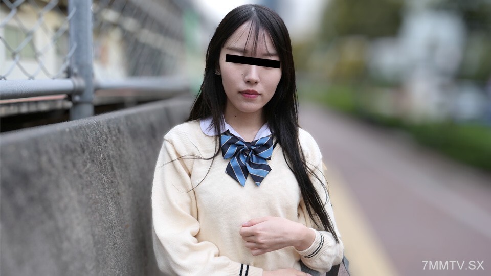 1개 천저 유니폼적 여자 孩在火車上玩yamashita moeka