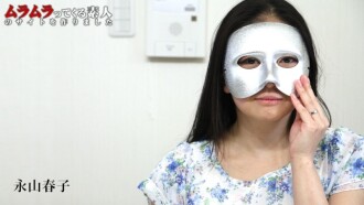 Uma mulher casada que, por algum motivo, não quer mostrar o rosto, concorda em participar de um filme adulto com a condição de escondê-lo com uma máscara! No início, ela estava relutante, mas assim que colocou a máscara, mudou completamente! Ela chupou, colocou na boca e atacou o pau com uma força sem precedentes!