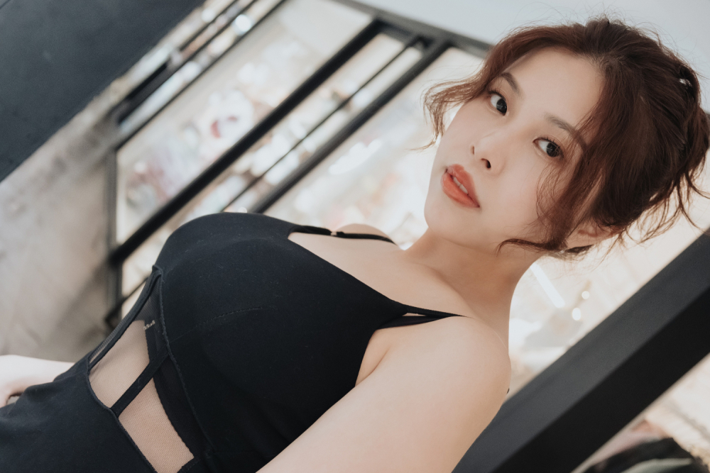 CUS-2584 天使映畫 25歲酒店女公關剛下班就被搭訕 堅挺的陰莖在她的雪嫩巨乳之間也按耐不住快速的刺激而爆烈射精