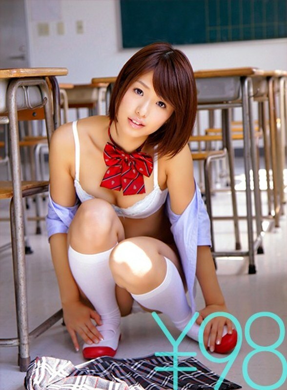 DV-1458 DV-1458 [优点] 砧板秀上的性爱，在学园祭上脱光。在同学面前的女牛仔鞍。它是从底部戳出的鱿鱼，并在背面结合在一起。她自己摇晃着臀部，一直被戳到后面。从传教士位置侧回来，再次在这里鱿鱼和再次在传教士位置激烈撒尿，面部射精射在她身上，她得到了极致的川上七海 - 川上奈奈美