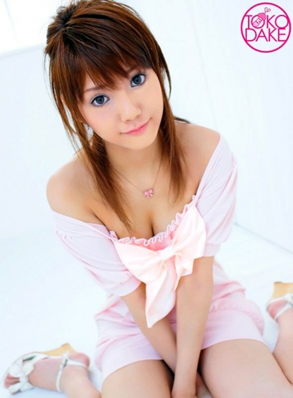 DV-930 恭喜！小胸美女出道，第一次做爱！敏感的身体，虽然是第一次，却感觉太多了。她以传教士姿势被猛击，演员以女牛仔姿势协助，上下移动，射精！这次它加入到后面。用活塞让她深入体内射精，然后以传教士姿势再次射精，最后同时射精！水菜丽 - みづなれい在线观看