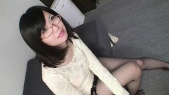 A slender girl with big breasts? A neat and fair-skinned college student with beautiful skin? A massive facial!