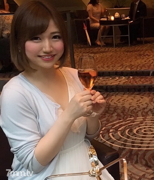 FC2-PPV-1142732 [数量有限] 我对模型娜娜做了一个原始的他妈的。 【自拍】在线观看