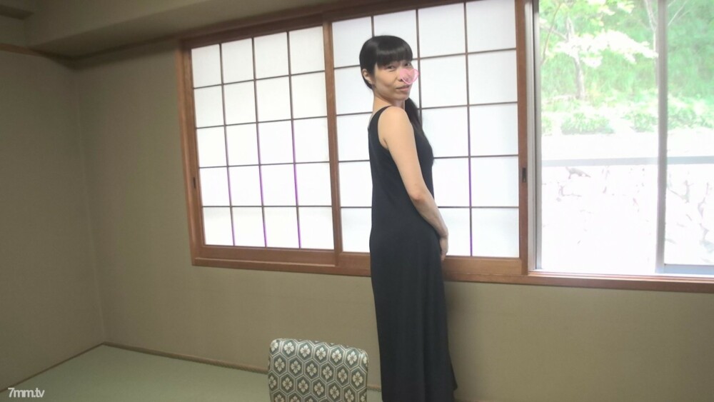 奇跡の美熟女☆４０代の中〇校の国語教師☆美脚熟女を生ハメ中出し☆セックス中に旅館の窓全開で絶叫☆二分割の高画質ZIP付☆