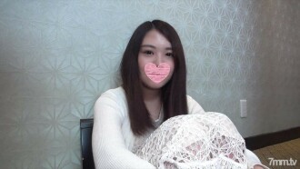 【初撮り】【中出し】スレンダー体型の桃尻ちゃんが人生初のハメ撮り体験ｗ自分のおまんこを見せられて恥ずかしがりながらも濡れちゃう未処理の密林おまんこに大量発射しちゃいました☆