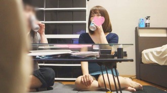 Peeping at women drinking at home! A chubby girl who seems easygoing is dissatisfied with her indifferent boyfriend and her desires explode! The panties peeking out from her plump thighs are erotic! I just want to do it with a girl like this now...