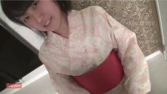 This well-bred girl in a yukata loves sex and drinks up all the semen that is ejaculated with a smile.