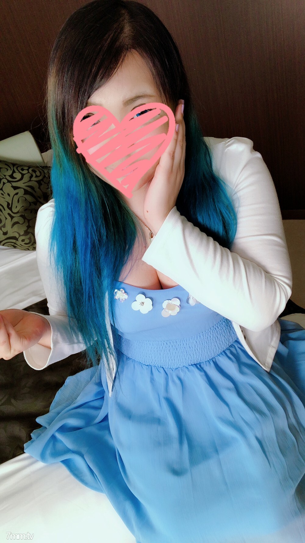 FC2-PPV-1209275 *如果你发现了，你会被断绝关係【未经授权中出】以成为牙科保健师为目标的娇小F罩杯巨乳职业学校学生她的牛性格输给了阴茎，用超可爱的呻吟声音反复哭泣【个人拍摄。在线观看