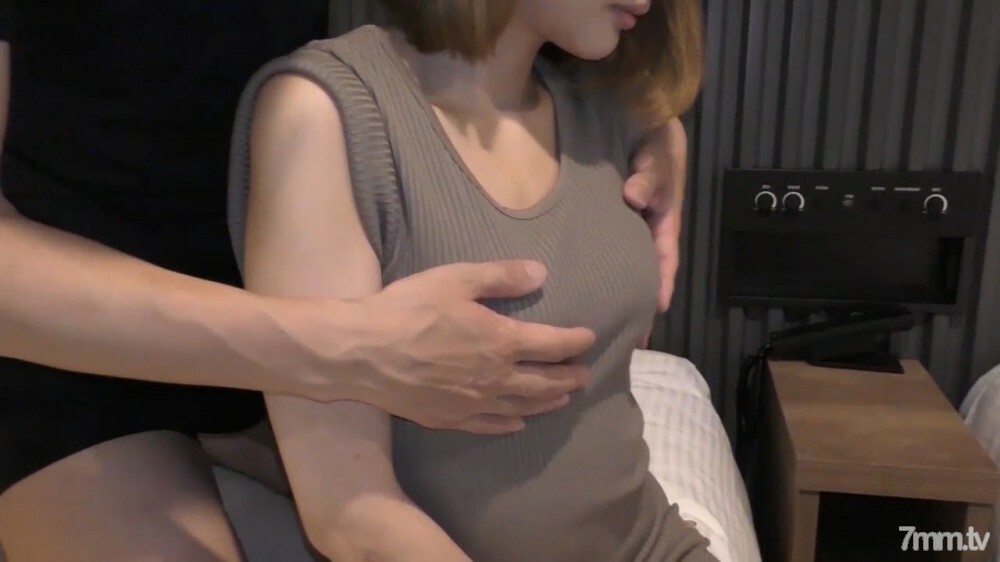 FC2-PPV-1221401 [个人拍摄/套装销售] 在珠宝店工作的妻子被刺激的性爱着迷......完整版在线观看