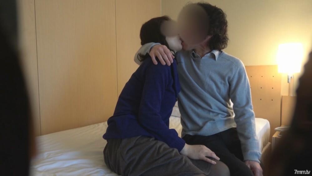 FC2-PPV-1228054 【私拍】绘里子47岁蒙眼戴绿帽版 替夫换人的一棒子在天真妻子的阴道内大量射精毫不犹豫在线观看