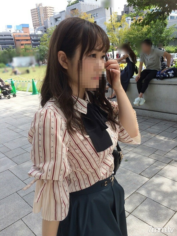 FC2-PPV-1242531 FC2-PPV-1242531 幕后花絮]与18岁G罩杯巨乳偶像成功哥特式洛丽塔合影！记录密室酒店生奶、生娘、阿赫高的绝密个人写真【限量版】