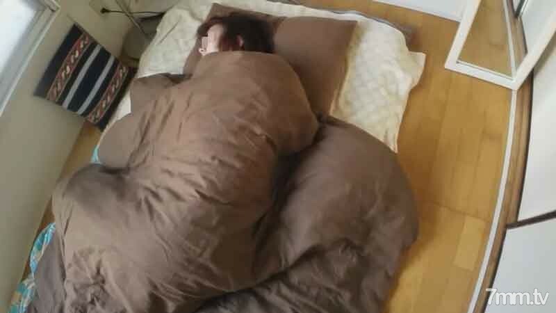 FC2-PPV-1374893 [个人] 翻译中的年轻漂亮妻子中午后偷偷闯入并攻击她的睡眠在线观看