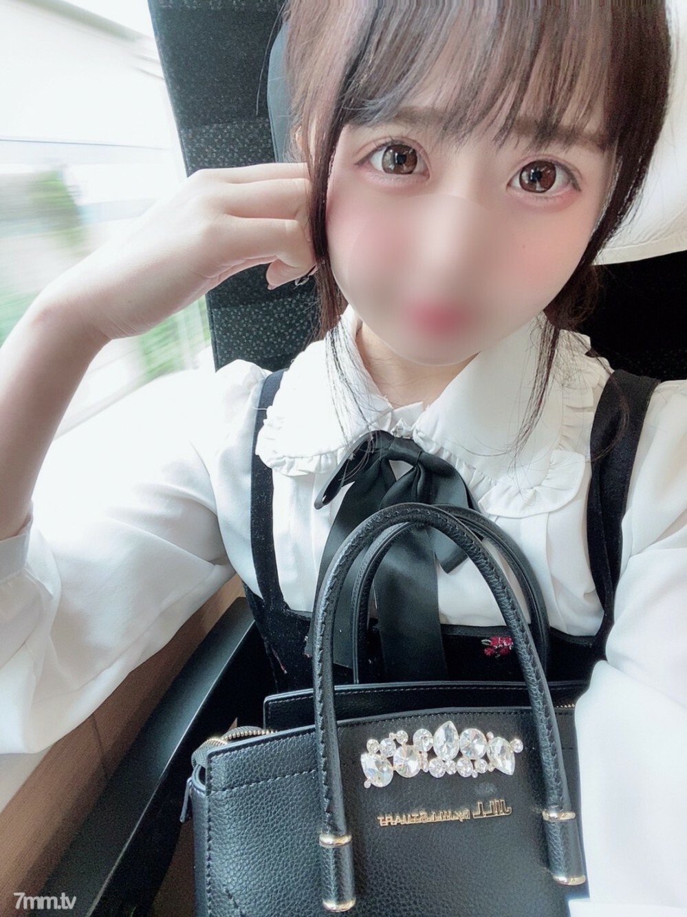 FC2-PPV-1424345 No.14 H 对事物充满好奇的18岁Papa Katsu女孩。在线观看