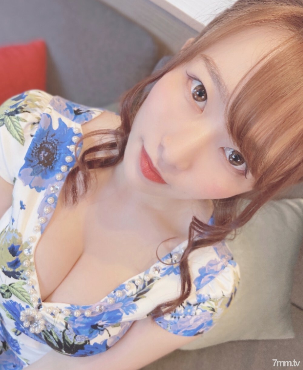 FC2-PPV-1475835 【冈村理论】银座1丁目女主人的枕头生意-21岁G杯在线观看