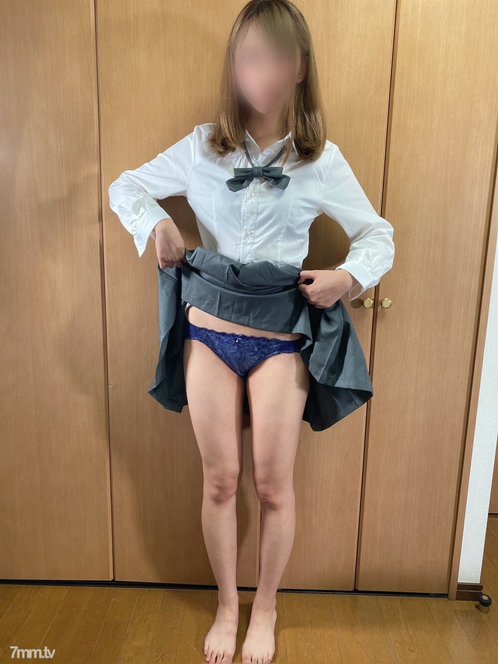 FC2-PPV-1527679 【完成第一次拍摄】“我会尽力偿还奖学金的！！” *在麵包店工作的苦苦学生，全脸暴露会让你在第一次AV拍摄中失去童贞！第一次中出大量中出，脚趾也被舔了！在线观看