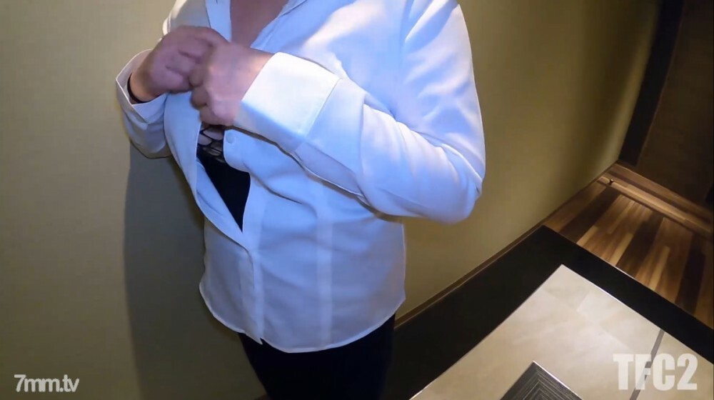 FC2-PPV-1537922 【个人拍摄】下班后在情趣旅馆与保险店小姐做爱！穿着全身渔网丝袜的严重荡妇游戏真是太棒了！中出成熟女人的阴户！ ！在线观看