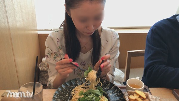 FC2-PPV-1557875 *限时价格【个人拍摄】【完全原创】【已婚妇女出租】中午生插，房间里可以听到其他顾客的声音，在多租户大楼里裸露，生插进入妻子无法再忍住併中出在线观看