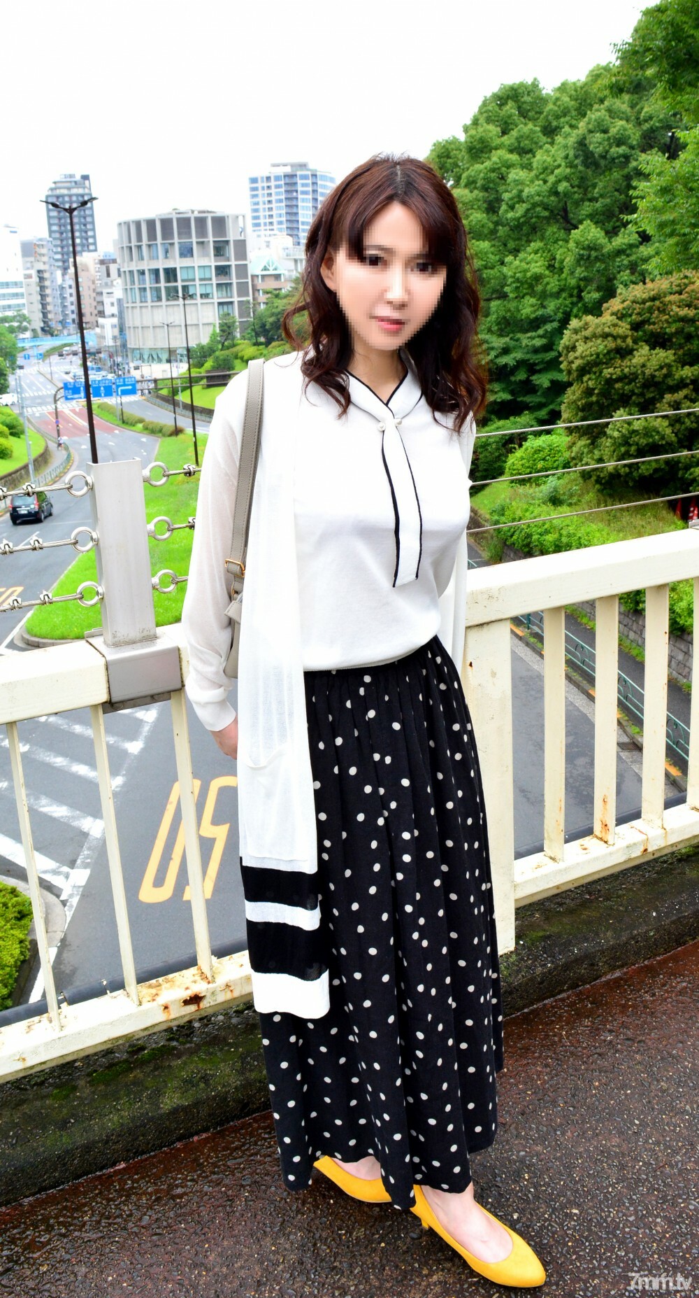 FC2-PPV-1563713 【个人】52岁身材比例训练有素的美人妻，被迫中出男人的鸡巴，直到崩溃边缘【首次特价】在线观看