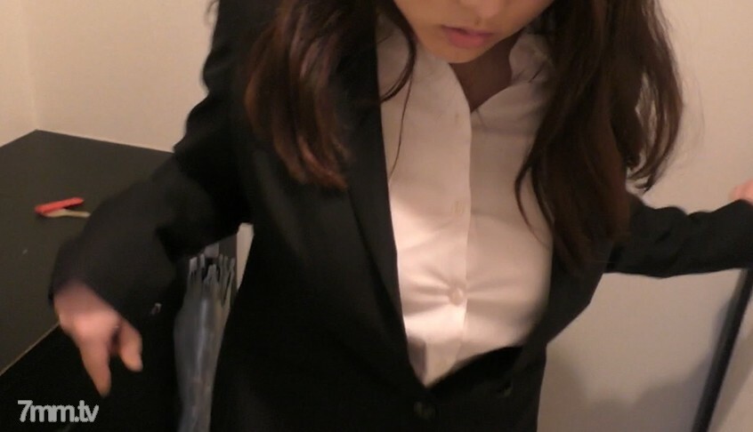 【거유・3P난교】색백 모치 피부 아이 컵 OL의 육체 영업・몹시 POV 2연발! 푸르푸루 가슴을 떨리면서 2개의 지포를 물린다!
