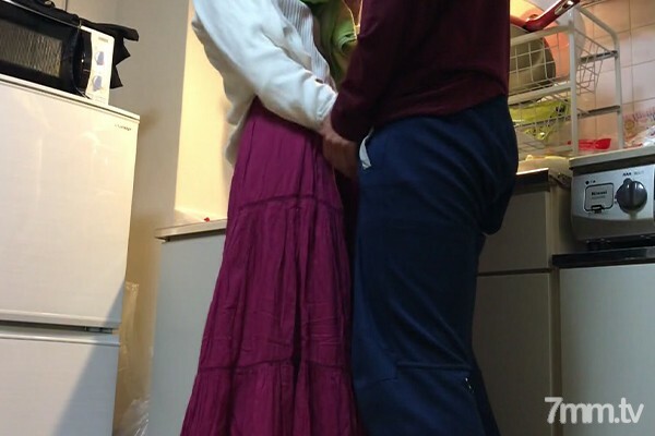 FC2-PPV-1589767 * 1800pt → 900pt [已婚妇女NTR] 我借钱给住在附近的爸爸朋友，但他没有归还，所以我NTR了我的妻子，目的是为了我爸爸朋友的缺席。在线观看