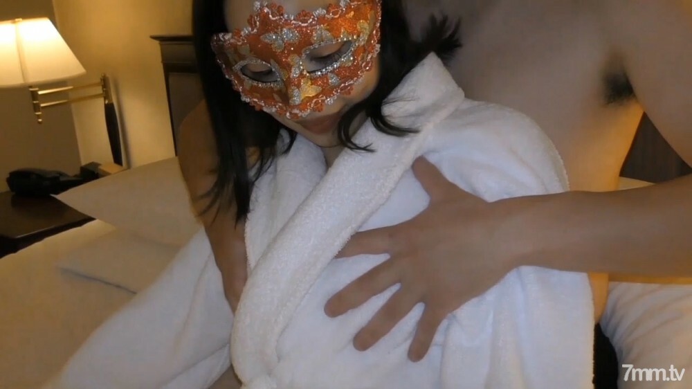 FC2-PPV-1589918 【个人写真】丈夫冬季奖金被大幅削减,妻子成为受害者。在线观看