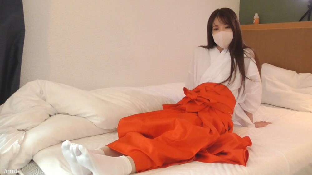 FC2-PPV-1648598 【真正的业余】当我穿上美砂酱的巫女装时,她的纯真得到了改善,但她的性感腰身还是一样。在线观看