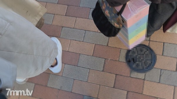 FC2-PPV-1652349 【个人拍摄】与年轻苗条的已婚女人有染。从裤子的侧面插入内衣并进行阴道射精。在线观看