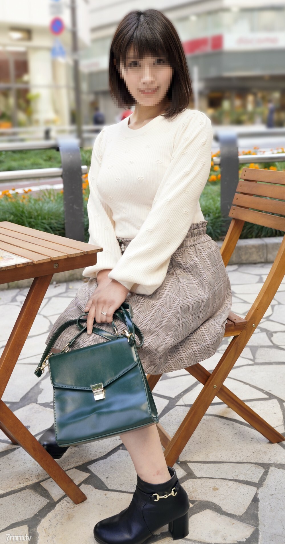 FC2-PPV-1659217 [个人] 老婆妹妹，36岁，被性慾极强的姊夫大量中出。由于不道德的感觉而无法抗拒，她沉浸在不负责任的性行为中。被迫户外拍摄的个人拍摄【首次特价】在线观看