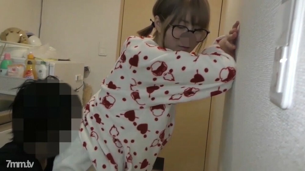 FC2-PPV-1745198 【不，私拍，阴道射精，限时减400分】20岁职业生在家插异物阴道射精在线观看