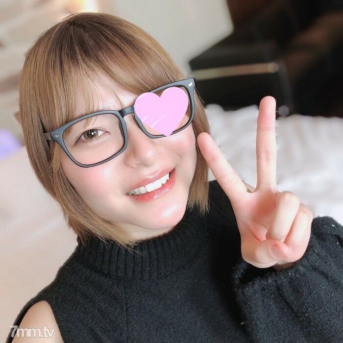 FC2-PPV-1754413 Tsubasa 20 岁 一个有着可爱笑容的书呆子女孩！身体超级敏感，但长时间后对蚀刻感到害羞！纯白的美乳x 大屁股尖锐的身体与种子和阴道射精！在线观看