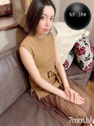 FC2-PPV-1770128 FC2-PPV-1770128 与那个女演员非常相似的接待员