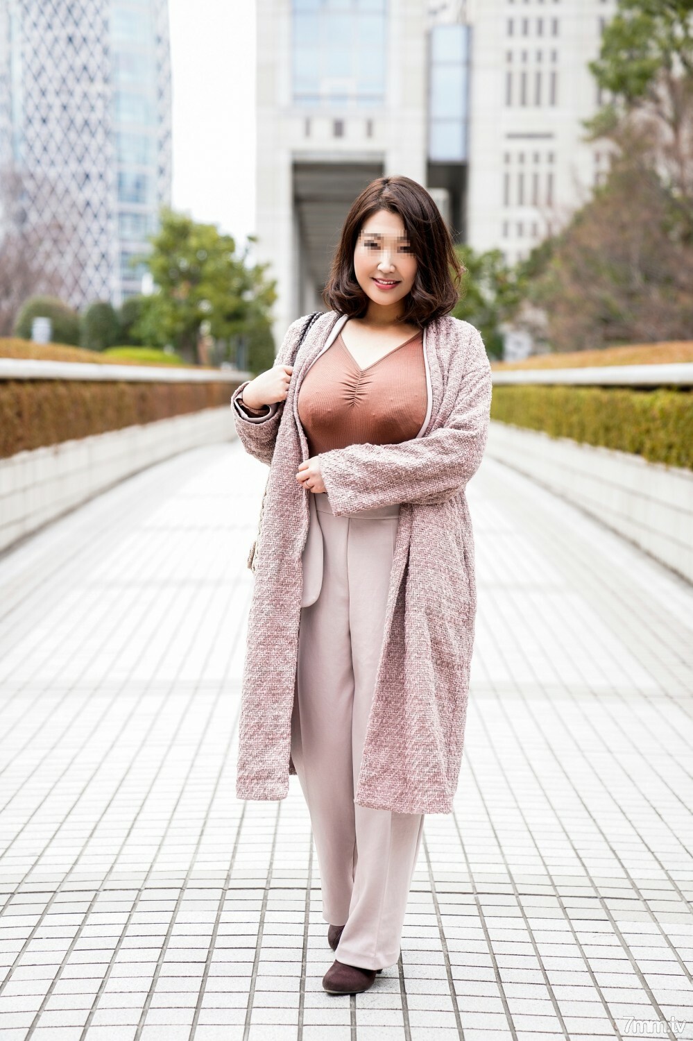 FC2-PPV-1809270 【个人】G杯美妻35岁，在酒店满身油污的奇闻趣事，被比他低一个或更多的小伙子打鱿鱼【第一特价】在线观看