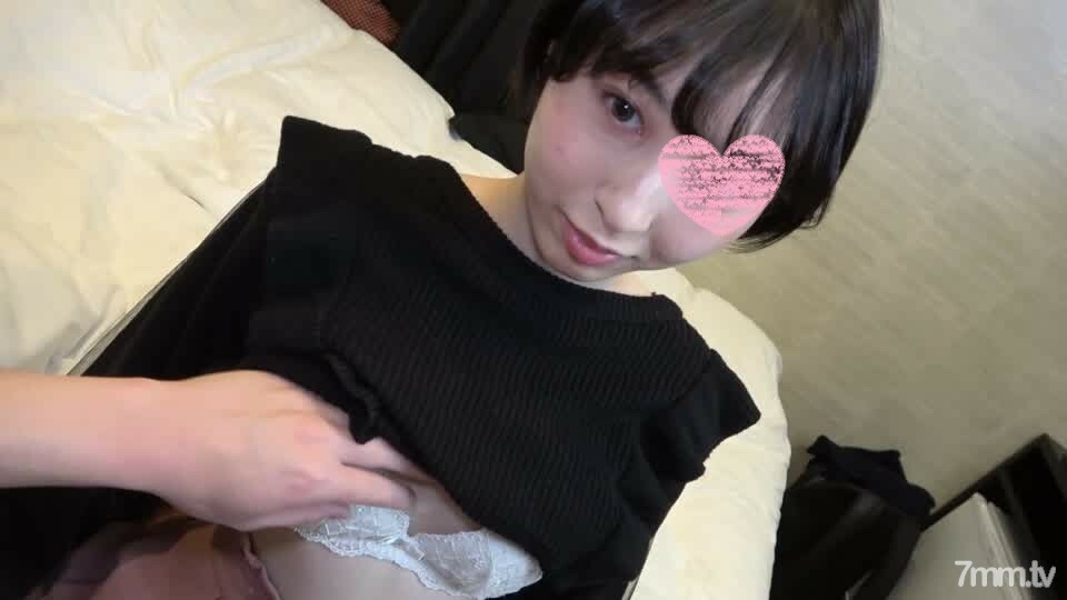 부모님의 꽃집에서 일하는 18세 미소녀. 아직 얼룩을 모르는 미백 미유로 우브인 신체를 만끽. 얼굴을 대량의 정액으로 물들여 인생 최초의 세례를 받는다.
