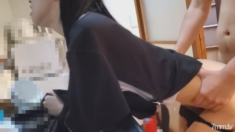 FC2-PPV-1846926 最多7 [个人] 黑髮娇嫩的年轻妻子。闯入公共住房并用另一根棍子和阴道射精犯下在线观看