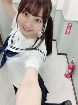 FC2-PPV-1902033 穿着整洁干净的水手服的年轻噁心的黑髮女学生比我想像的更变态和色情并吸所有精液在线观看