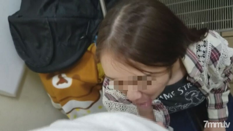 FC2-PPV-1904457 刚生完孩子【个人】我儿子就在我旁边..在公厕里沾满了爱的汁液。我把它留给我的丈夫，然后把它倒进我妻子的子宫里，她在酒店吞噬了快乐，并寻求另一根棍子作为本能。在线观看