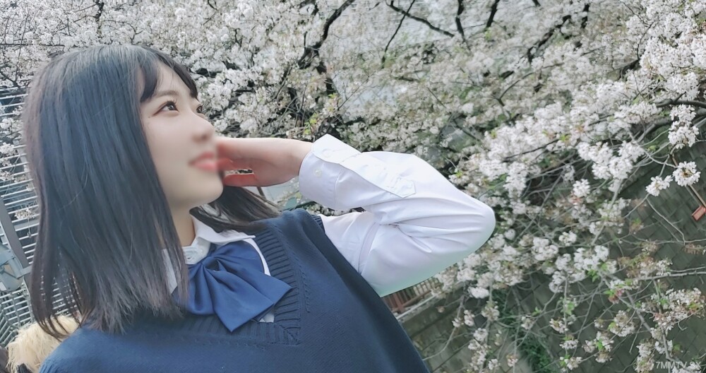 【完整亮相，首發！ ！ 】 18歲現任◯少女◯學生！天真無邪的白皙美女◯為女人中出兩次！ ！ 