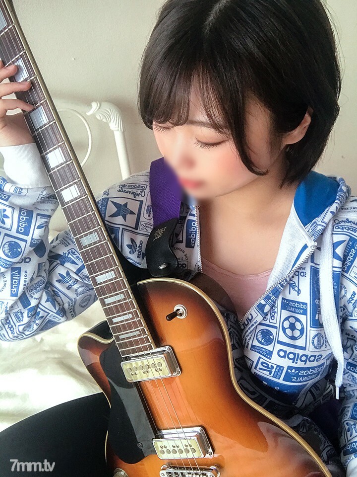 FC2-PPV-2089132 [洩露] 女团Vocal K (20) 男孩气的巨乳Diva 的私处女孩的脸Creampie Gonzo 洩露[个人拍摄]在线观看