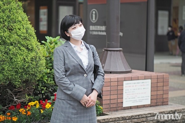 FC2-PPV-2125468 980日元！我要你这样工作♪ Marunouchi OL 休息了半天，穿上西装！即使因为喷水弄湿了衣服，也有 3 个阴道射精和精液颜射从屁股工作♪ Iroha-chan 第 4 章 _ 主要故事在线观看