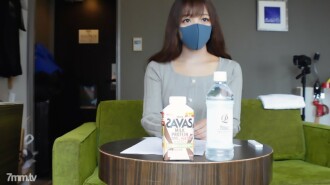 Di usia 19 tahun, beberapa bulan setelah pengalaman pertama! Tidak berpengalaman tapi tembakan pertama! Model aktif nyata dan mahasiswi aktif, menyelesaikan pemotretan pertama, 170 cm, G cup "pemotretan pribadi" pemotretan individu asli orang ke-165