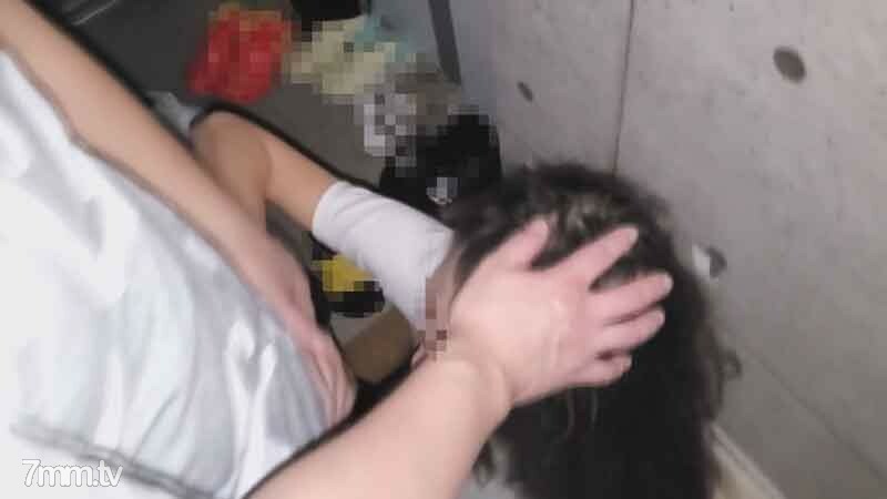 FC2-PPV-2287651 两个孩子的妈妈受不了，在饿着肚子的女儿身边洩露出欢乐的声音在线观看