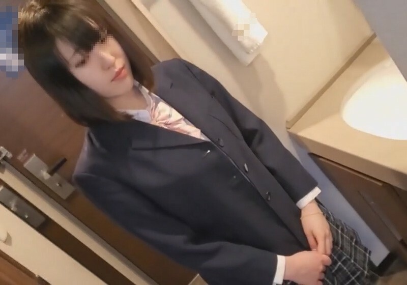 FC2-PPV-2347224 露脸【救救我...】 白皙巨乳拉拉队长③ 午休时被带去酒店，两个男人每天让她做猥亵行为，併中出她。在线观看