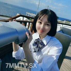 就讀於私立高中的正統美少女。 18歲的純白身體開始爬成人樓梯，兩次陰道射精！ ！ （特徵）