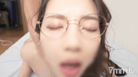 FC2-PPV-2439227 【奇葩女强人#024】亚里曼婊子海归23岁。丰满的魅力半陈连续射精与一个好色之徒，艾●涂油和白眼睛暨射击暨射击训练♡在线观看