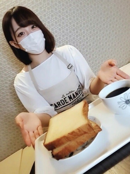 FC2-PPV-2441593 麵包店的招牌女郎，颜射和阴道射精在商店的围裙里在线观看