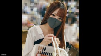 First shot! !! Limited number! [Uncensored] An active junior college student who has just started this year ... While assuming the worst situation, giving priority to pleasure and vaginal cum shot! !! The big scream was really irresistible ... (feature)
