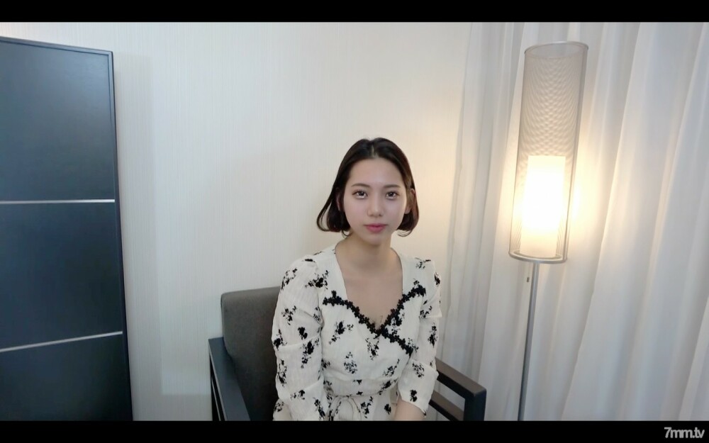 FC2-PPV-2482728 这是一个奇蹟女孩的例子！ ！！超过4个月的时间[学生偶像奇闻趣事计划完成]放学回家路上的酒店中出，被连续两次口交射精的袭击惊呆了......在线观看