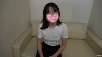 インドア系のおぼこ女子。大人しいそうな見た目から予期しない性欲強めのエロ娘に大量中出し！！